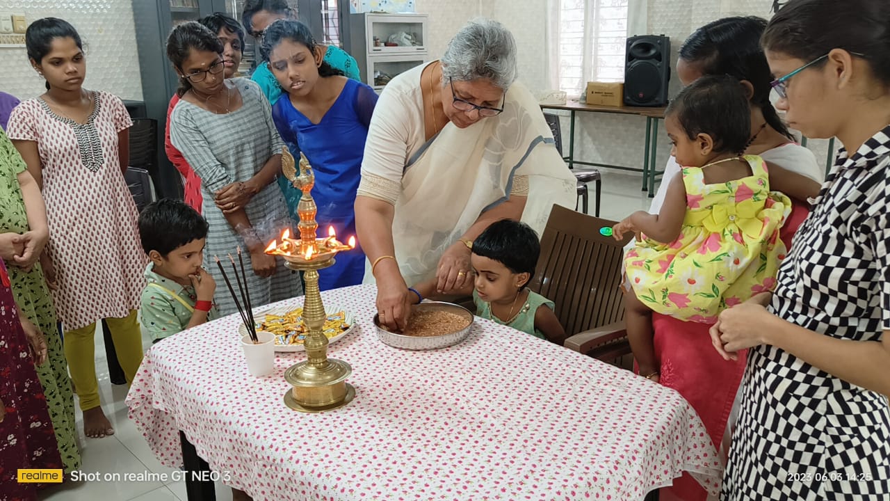 Cultivating Learning the Traditional Way: Vidhyarambham Ezhuthiniruthu at Shanthi Bhavan